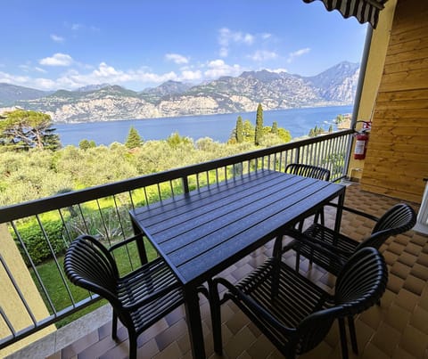 Balcony/Terrace, Lake view