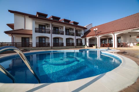 Swimming pool, Swimming pool