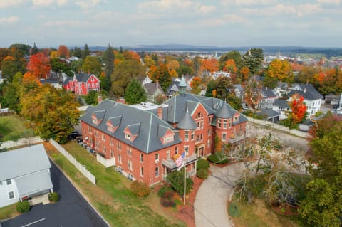 Property building, Day, Neighbourhood, Natural landscape, Bird's eye view, City view, Landmark view