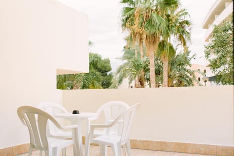 Balcony/Terrace, Garden view