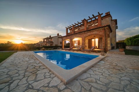 Patio, Facade/entrance, Summer, BBQ facilities, Garden, Coffee/tea facilities, Balcony/Terrace, Dining area, Evening entertainment, On site, Garden view, Garden view, Landmark view, Pool view, Pool view, Inner courtyard view
