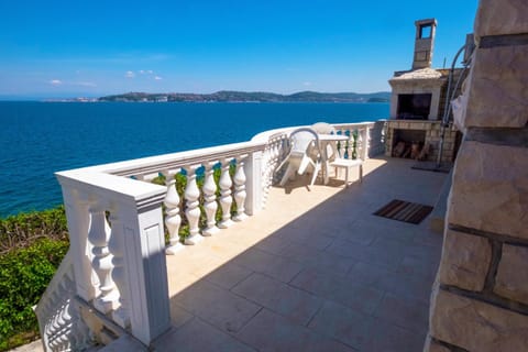 Property building, Patio, Day, Natural landscape, View (from property/room), Balcony/Terrace, Mountain view, Sea view