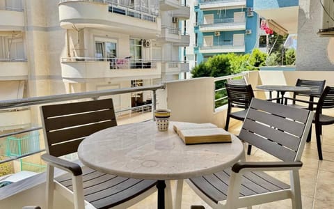 Patio, Day, Balcony/Terrace, Seating area, Dining area
