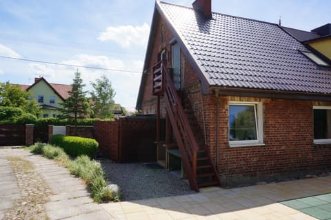 Property building, Day, Garden, Garden view
