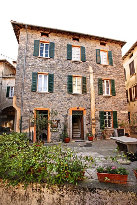 Property building, Facade/entrance