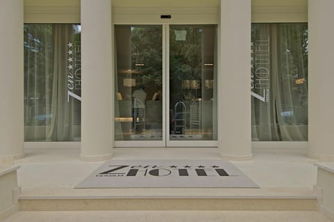 Facade/entrance, Decorative detail, Logo/Certificate/Sign