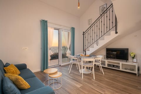 TV and multimedia, Living room, Seating area