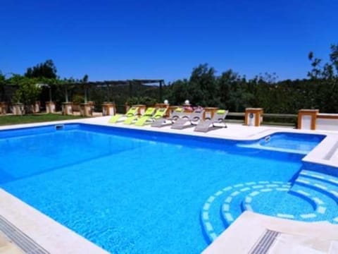 Day, Natural landscape, Pool view, Swimming pool, sunbed