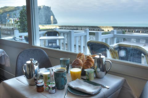 Restaurant/places to eat, Sea view, Breakfast