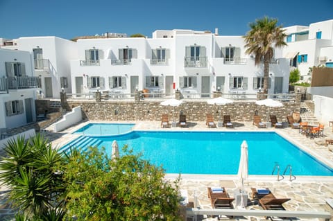Property building, Balcony/Terrace, Swimming pool