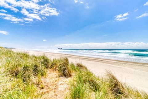 Park Place & Boardwalk House in Rockaway Beach