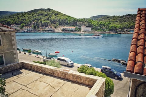 Property building, Day, Neighbourhood, Natural landscape