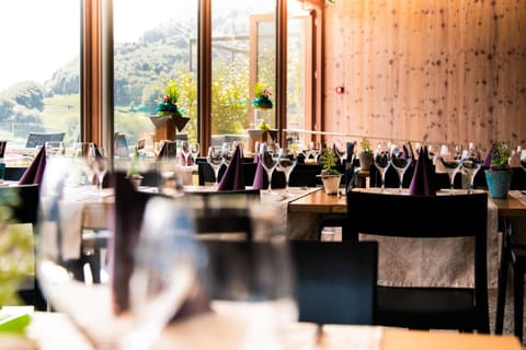 Restaurant/places to eat, Restaurant/places to eat