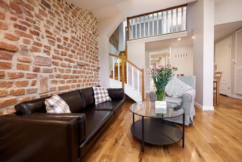 Living room, Photo of the whole room, Seating area