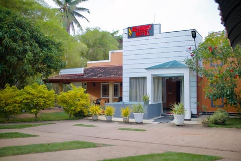Property building, Day, Garden