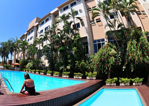People, Swimming pool, Swimming pool