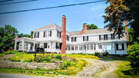 Property building, Facade/entrance, Day, Garden, On site, Garden view, Street view