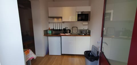Coffee/tea facilities, Kitchen or kitchenette