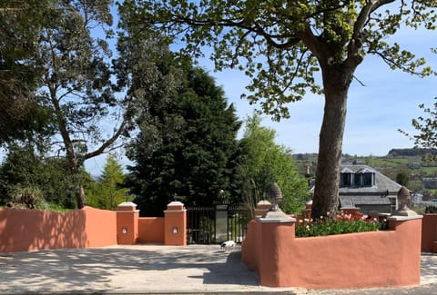 Property building, Day, Garden, Garden view