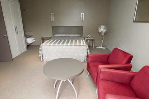 Bed, Seating area, Bedroom