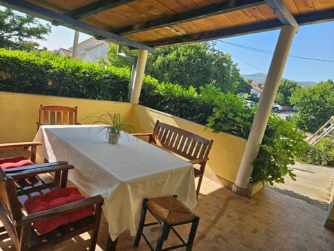 Patio, Spring, Day, Garden, View (from property/room), Balcony/Terrace, Dining area, Garden view