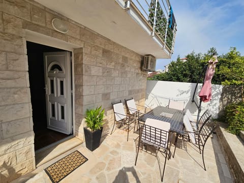 Patio, Balcony/Terrace, Seating area