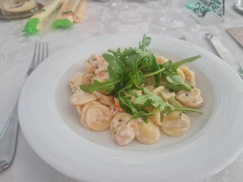 Restaurant/places to eat, Restaurant/places to eat