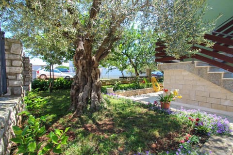 Facade/entrance, Garden, View (from property/room), Decorative detail