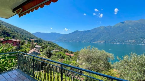 Balcony/Terrace, Lake view, Mountain view