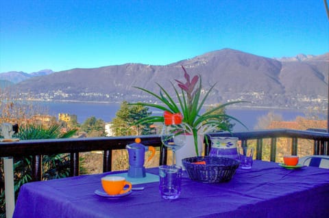 Balcony/Terrace, Lake view, Mountain view