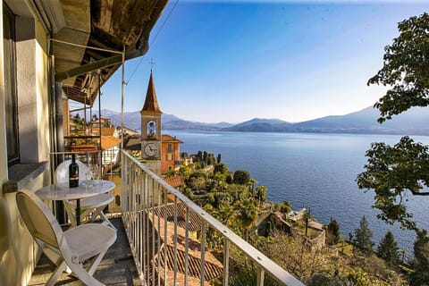 Balcony/Terrace, Lake view, Mountain view