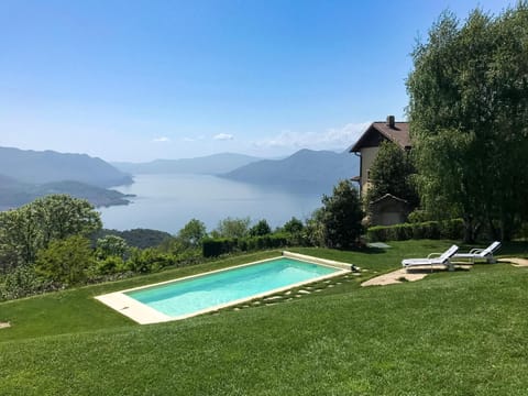 Lake view, Mountain view, Swimming pool