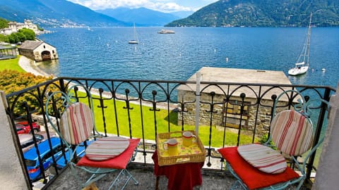 Balcony/Terrace, Lake view, Mountain view