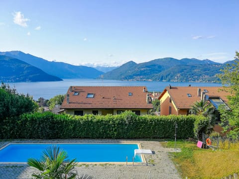 Lake view, Swimming pool