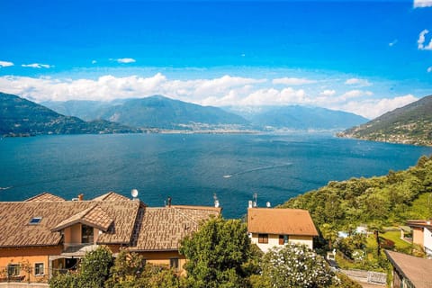 Balcony/Terrace, Lake view, Mountain view