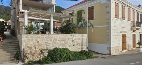 Apartments Frenkie Apartment in Komiža