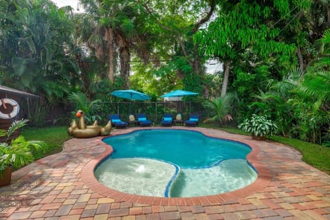 Swimming pool, Swimming pool