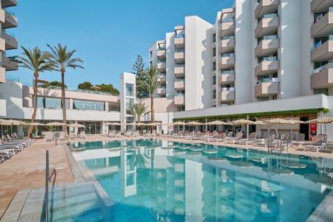 Property building, Pool view, Swimming pool, Swimming pool, sunbed