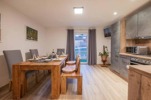 Kitchen or kitchenette, Seating area, Dining area