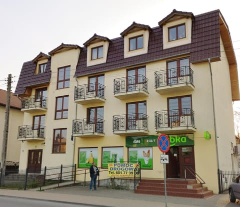 Facade/entrance, Balcony/Terrace, Floor plan