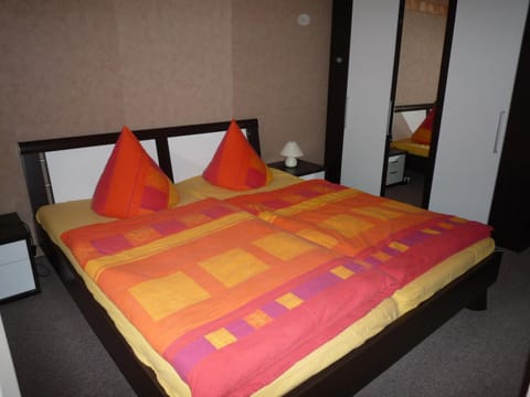 Bed, Bedroom