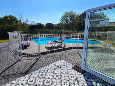 Balcony/Terrace, Swimming pool