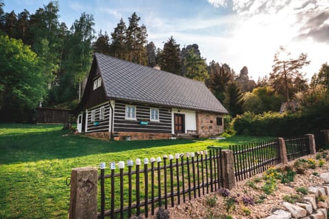 Property building, Spring, Natural landscape, Garden, Garden view