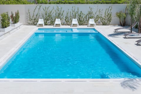 Solarium, Pool view, Swimming pool, Swimming pool