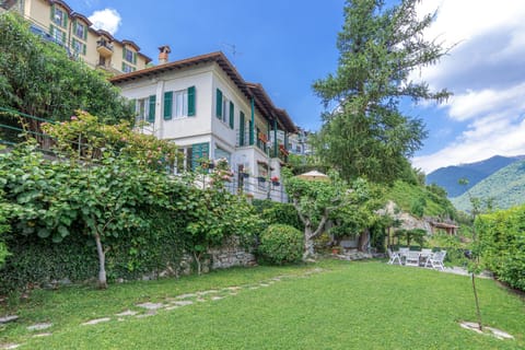 Casa Bambu - splendida vista lago e posto auto House in Laglio