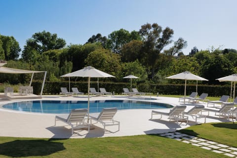 Spring, Day, Garden, Swimming pool, sunbed