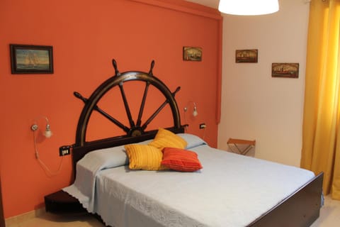 Bed, Photo of the whole room, Decorative detail, Bedroom