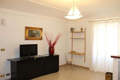 Communal lounge/ TV room, TV and multimedia, Living room, Seating area, Evening entertainment