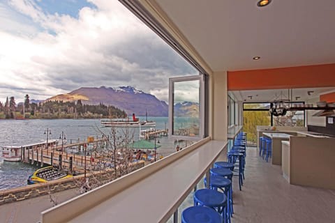 Activities, Coffee/tea facilities, View (from property/room), Kitchen or kitchenette, Seating area, Dining area, Beach, Communal kitchen, City view, Garden view, Lake view, Landmark view, Mountain view, Street view, Area and facilities, Seasons, Location, pet friendly, stove, kitchen