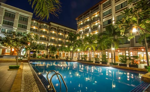 Property building, Facade/entrance, Pool view, Swimming pool, Swimming pool